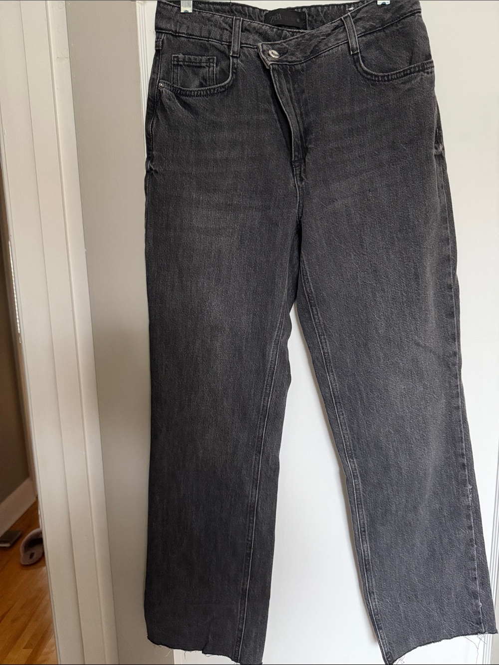 NWOT  ZARA Straight-Leg Women's Jeans in Washed Black